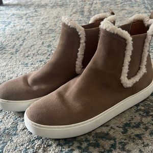 LUCKY brand women’s sneaker/book with fur EUC.. worn 2 times